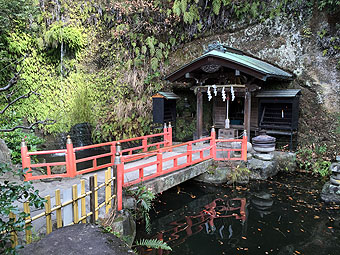 銭洗弁財天宇賀福神社