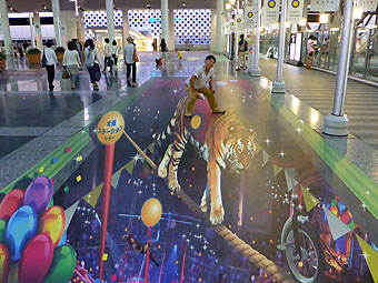 JR大阪駅「時空（とき）の広場」