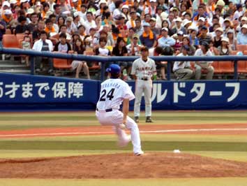 8回からリリーフエースの寺原隼人を投入