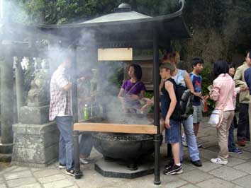 銭洗弁財天-宇賀福神社